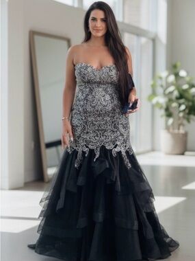 Aspeed Mermaid strapless Black & Silver hand beaded silver & black gown size Lg